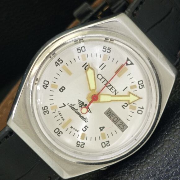 Vintage 1972 Citizen Automatic Mens Silver Watch W/daydate & Silver accents - Picture 1 of 10